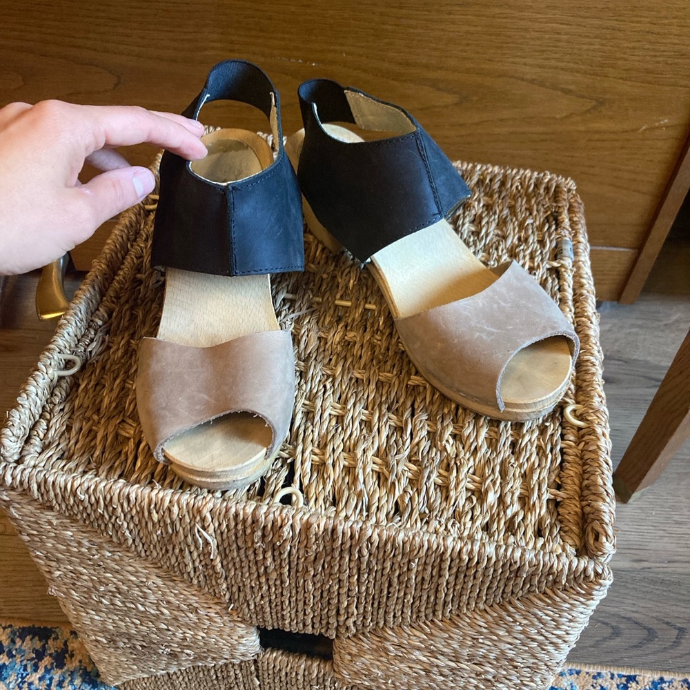 Elegant Black and Tan Women's Mules